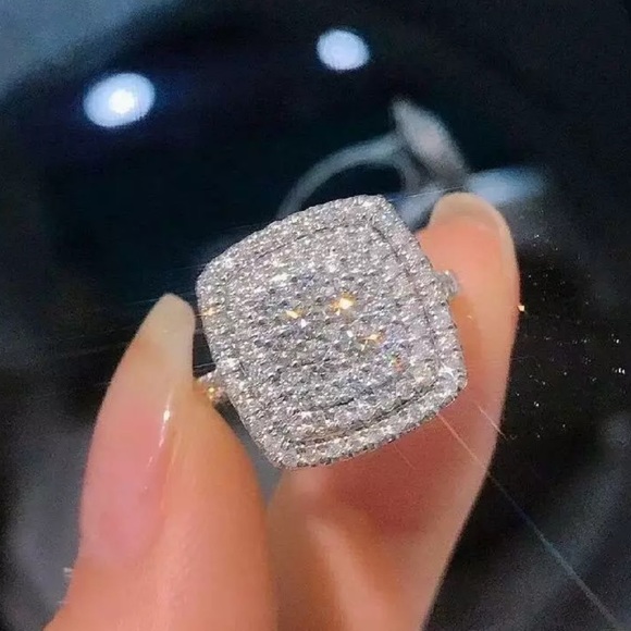 Gorgeous 925 Sterling Silver White Sapphire Ring - Picture 4 of 6